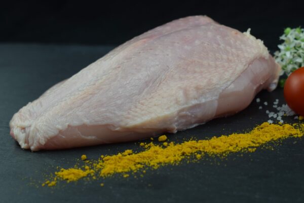 Bio Hähnchenbrust mit Knochen und Haut